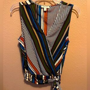 Sandy & Sid crossover v neck blouse